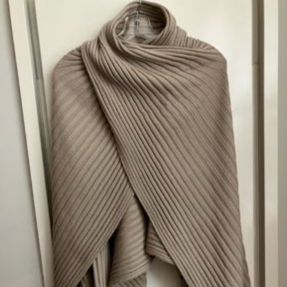 COS Cape
